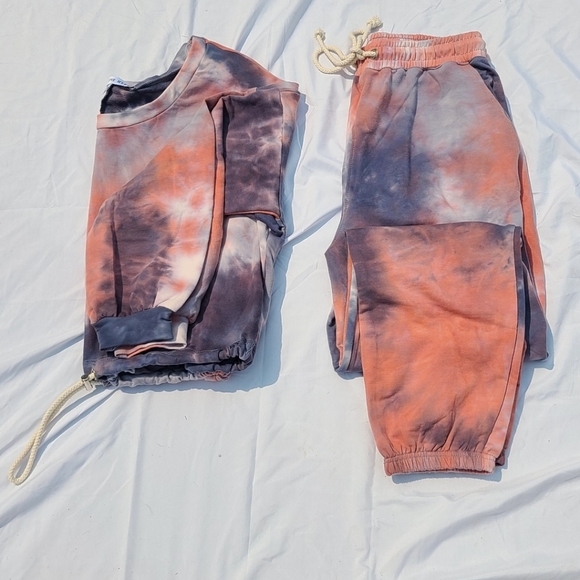 🆕️Above the Clouds Collection// Tie Dye top - Picture 2 of 2